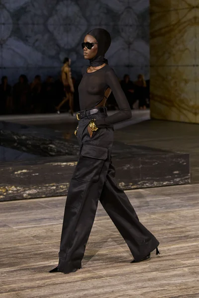 Look 30